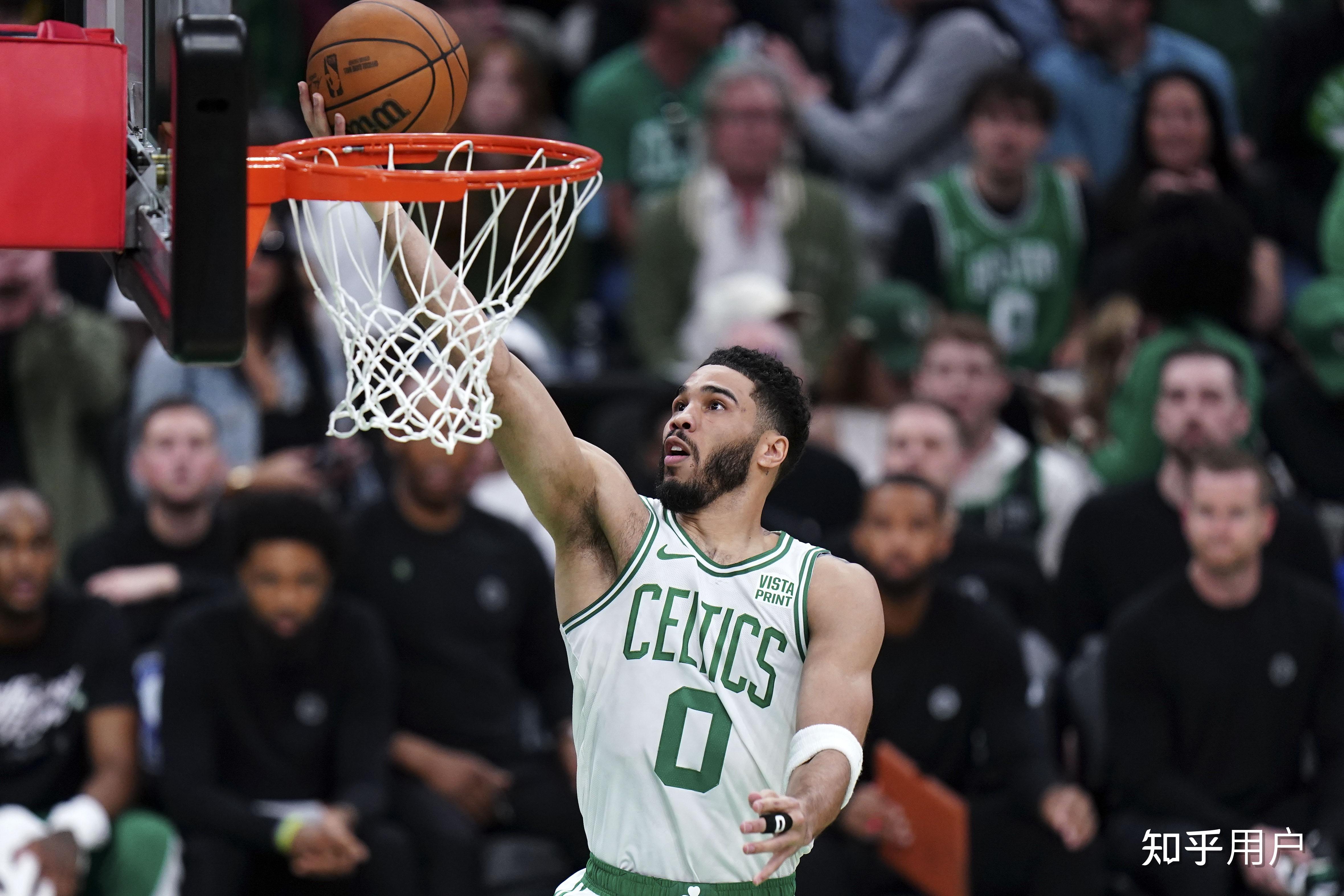 NBA总决赛赛程吃紧；波士顿凯尔特人加时末段扳平良机；话题不断；更衣室氛围转暖的简单介绍