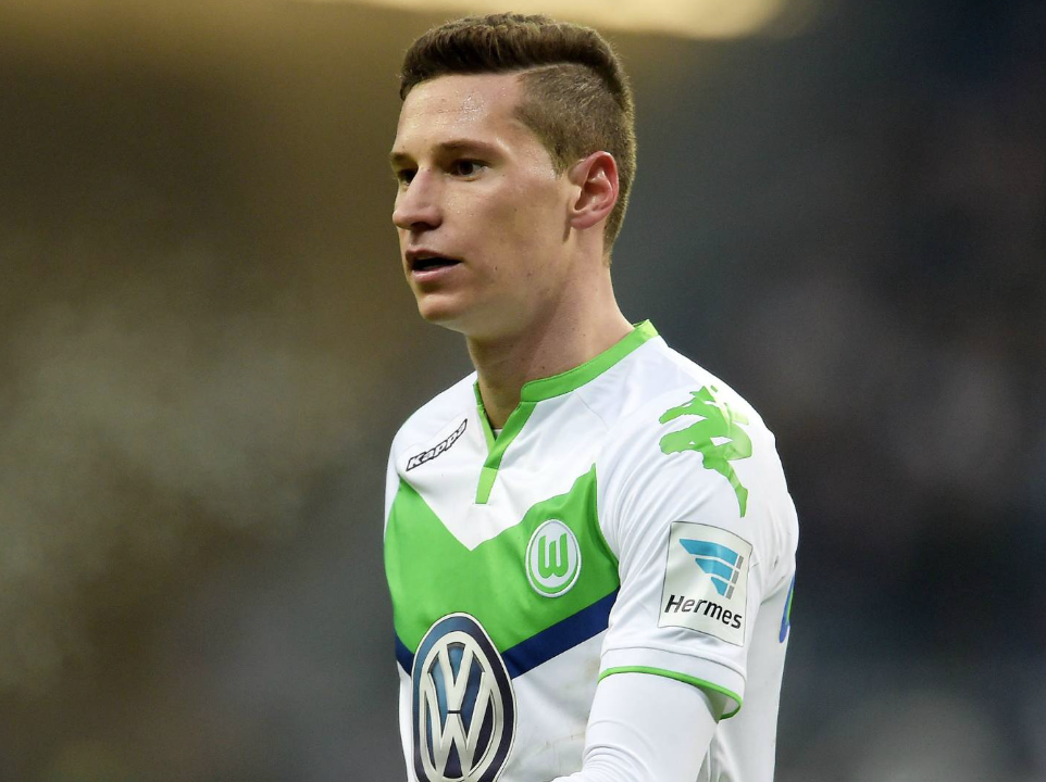 关于转会期社区盾传出新动向，里昂强势反弹，管理层表态：更衣室稳定，球队文化再被提及的信息