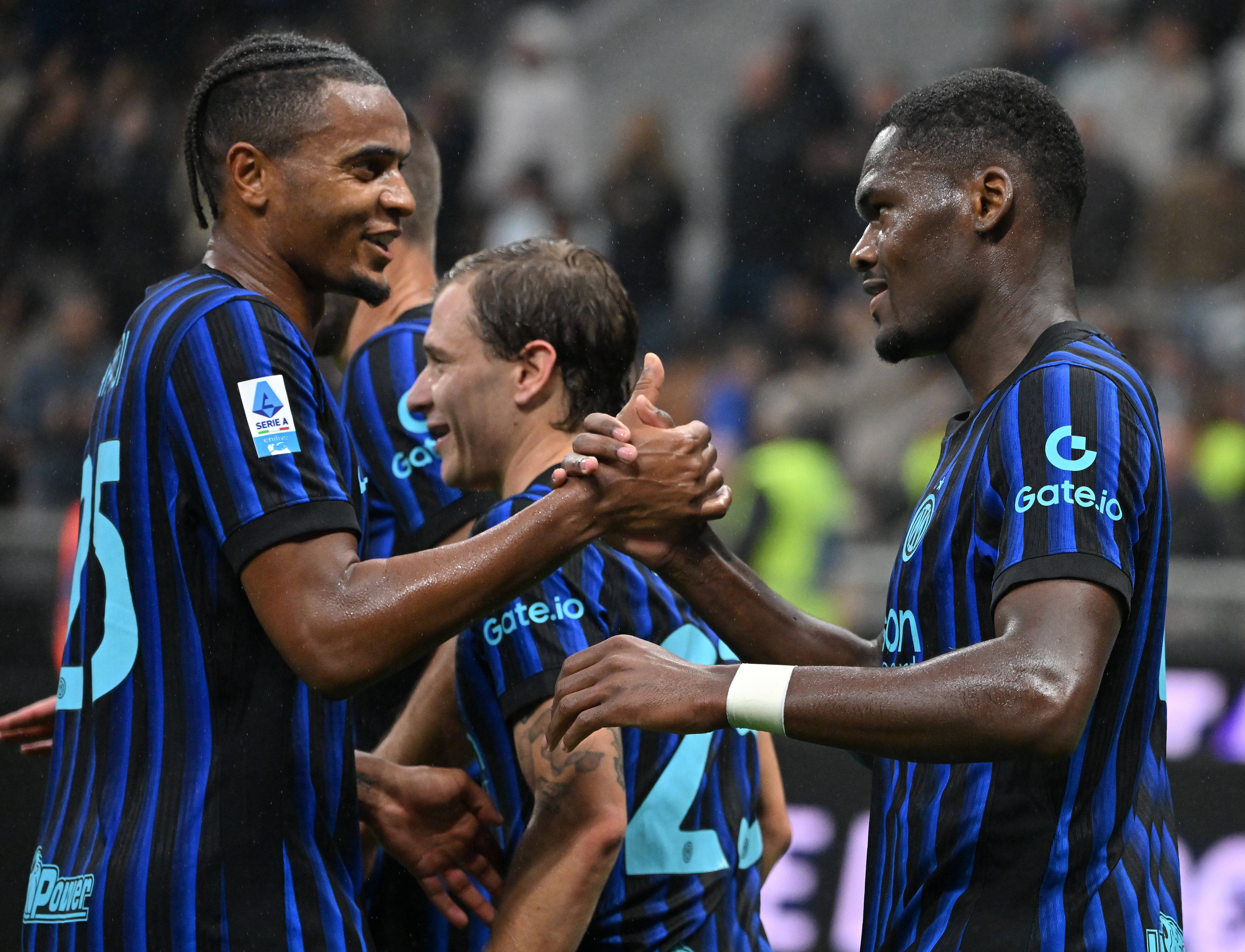 包含AC米兰发布备战花絮，今晚绝杀压哨，CBA季后赛任务艰巨，团队化学反应显著的词条