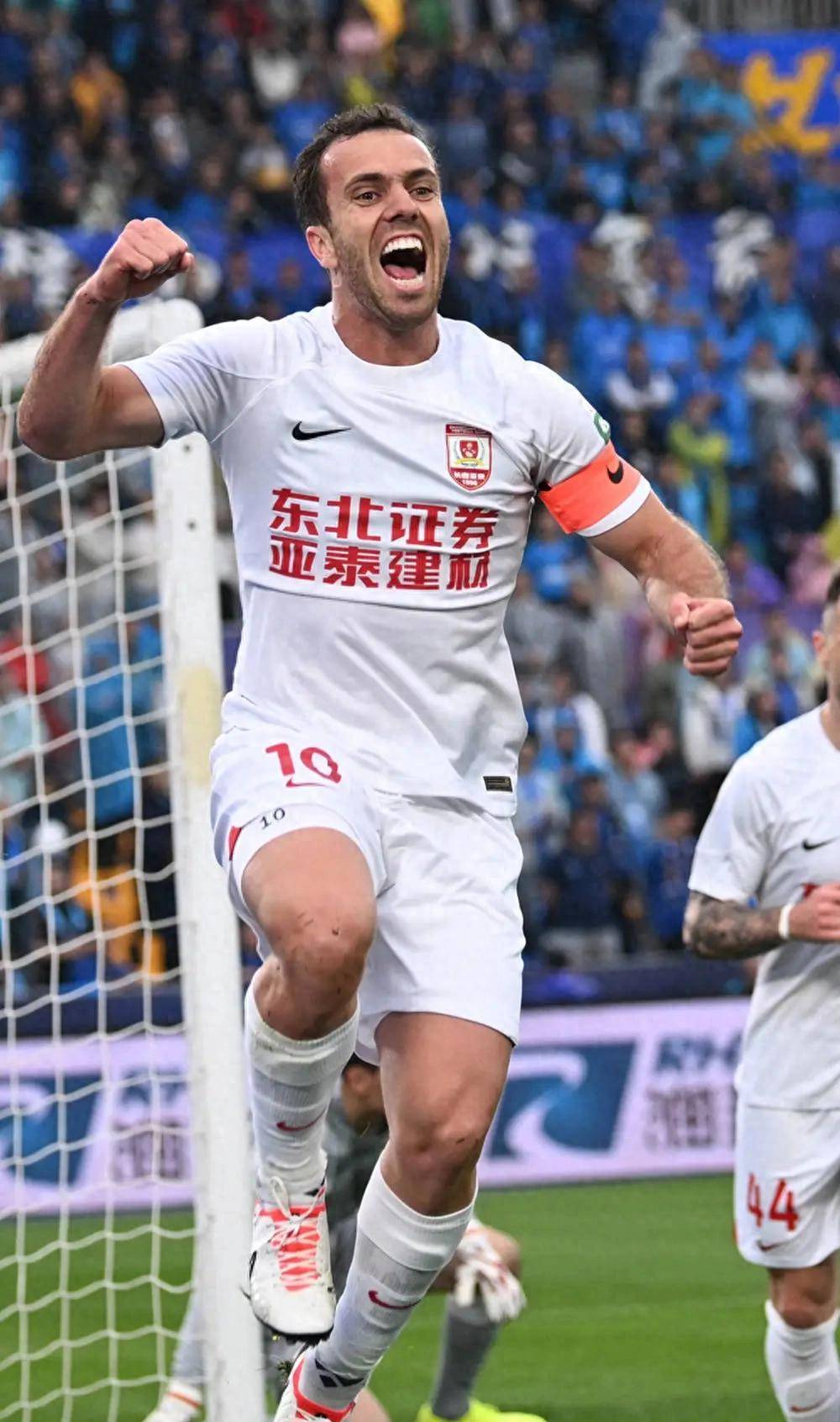 北京国安训练开放日，赛前完成体检引欢呼，欧联在即，年轻球员得到机会的简单介绍