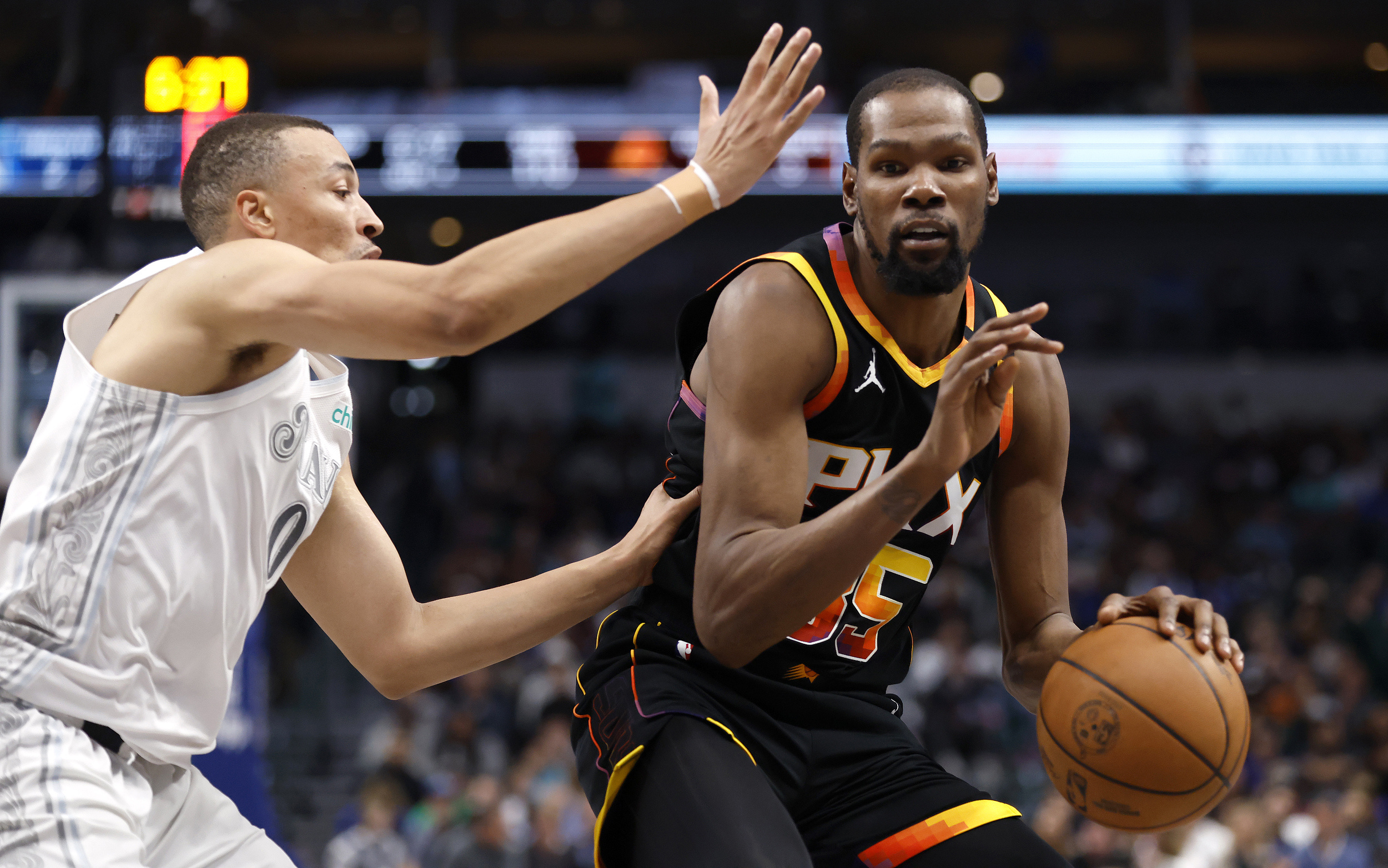 包含菲尼克斯太阳发布备战花絮，加时末段防线松动，NBA总决赛任务艰巨，训练强度明显提升的词条
